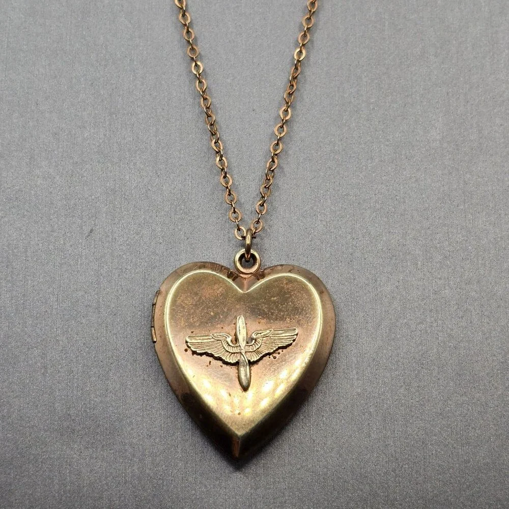 Vintage 1940s Chicago Municipal Airport Heart Locket Necklace Sweetheart Jewelry - Picture 8 of 9